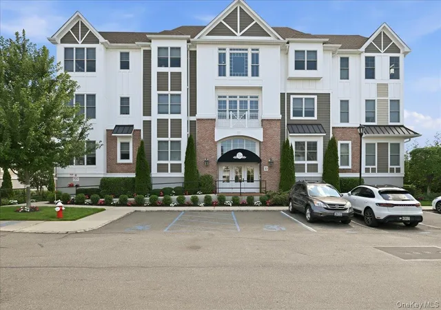 2nd image of 33204 Spruce Pond Cir, Oyster Bay, NY 11803 | MLS# 1015912