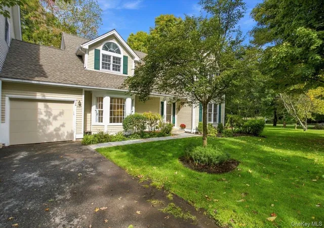 Listing Photo 2 - Condo for sale in building located at 34 Old Town Xing, New Castle, NY 10549
