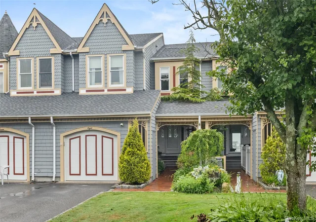 2nd image of 8 Victoria Dr #8, Babylon, NY 11701 | MLS# 1015942