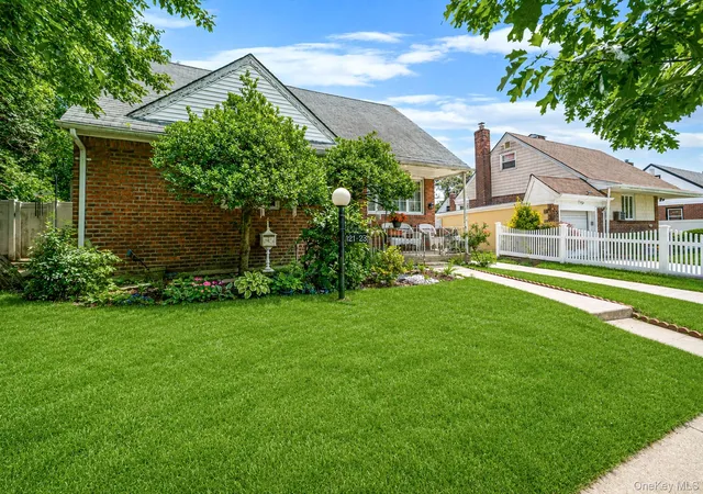 Photo 3 of Single family home for sale at 12123 238th Street, Rosedale, NY 11422 | MLS# 1015948 | Listing updated on 2026-09-13