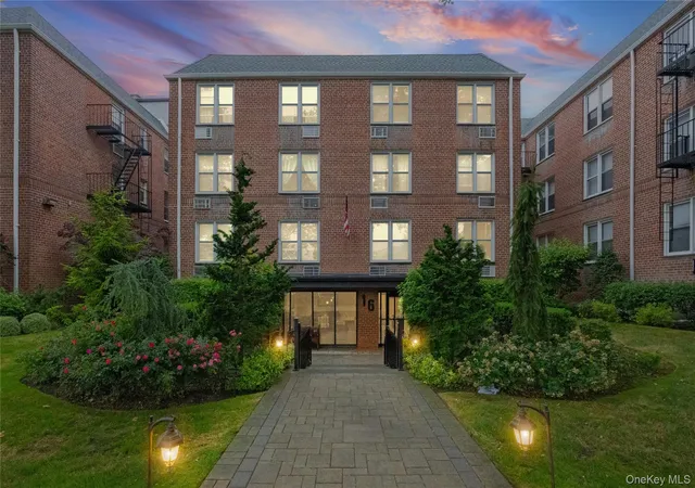 Homes for sale in Hempstead, NY | 16 Main St #3V, Hempstead, NY 11518 | MLS# 1015971