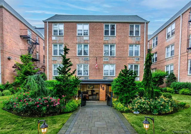 Homes for sale in Hempstead, NY | 16 Main St #3V, Hempstead, NY 11518 | MLS# 1015971