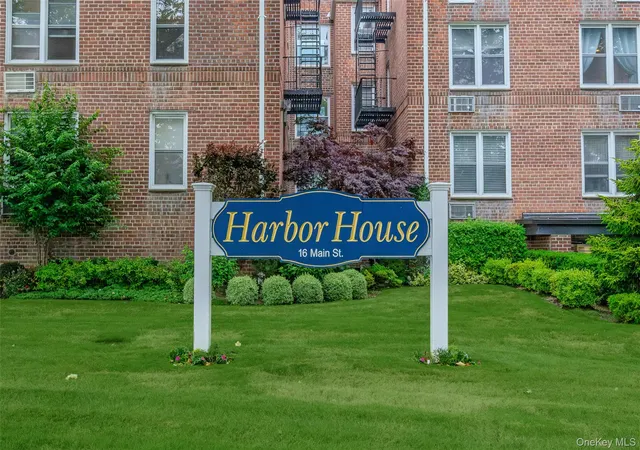 Homes for sale in Hempstead, NY | 16 Main St #3V, Hempstead, NY 11518 | MLS# 1015971