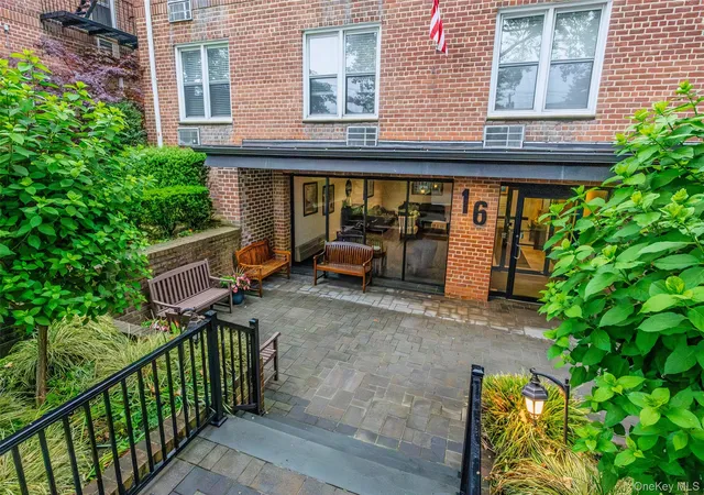 Homes for sale in Hempstead, NY | 16 Main St #3V, Hempstead, NY 11518 | MLS# 1015971