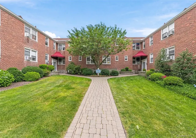 Homes for sale in White Plains, NY | 9 Bryant Crescent, White Plains, NY 10605