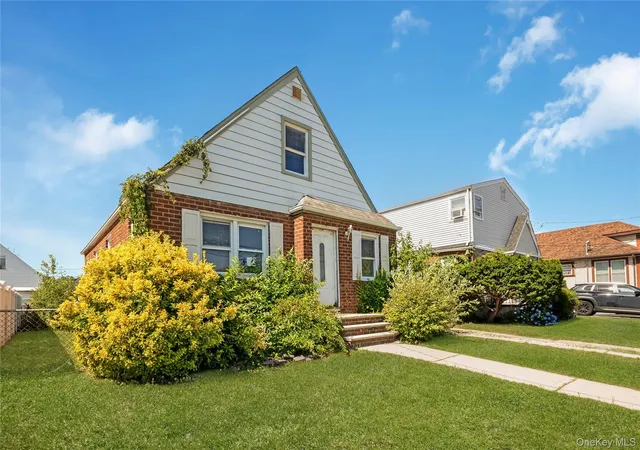 3rd image of 30 Viola St, Valley Stream, NY 11580 | MLS# 1016039