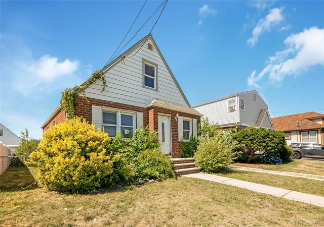 4th image of 30 Viola St, Valley Stream, NY 11580 | MLS# 1016039