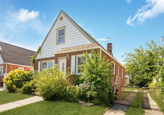 5th image of 30 Viola St, Valley Stream, NY 11580 | MLS# 1016039