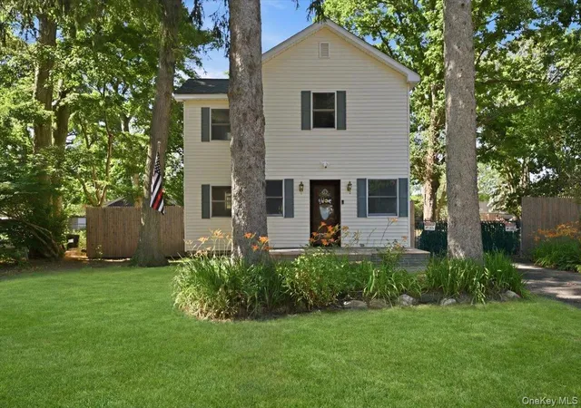 Photo 2 of Single family home for sale at 12 Thorne St, Brookhaven, NY 11779 | MLS# 1016062 | Listing updated on 2026-08-08