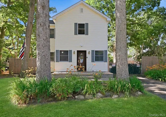 Photo 3 of Single family home for sale at 12 Thorne St, Brookhaven, NY 11779 | MLS# 1016062 | Listing updated on 2026-08-08