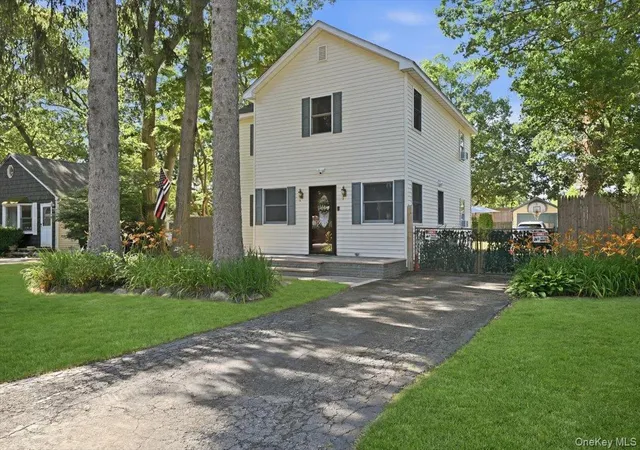 Photo 3 of Single family home for sale at 12 Thorne St, Brookhaven, NY 11779 | MLS# 1016062 | Listing updated on 2026-08-08