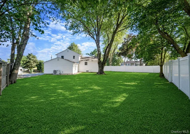 5th image of 18 Joyce Dr, Riverhead, NY 11901 | MLS# 1016072