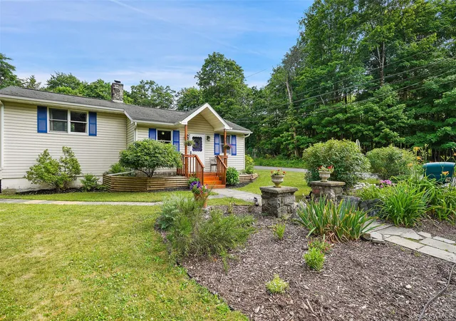 2nd image of 9 Starview Ave, Putnam Valley, NY 10579 | MLS# 1016076