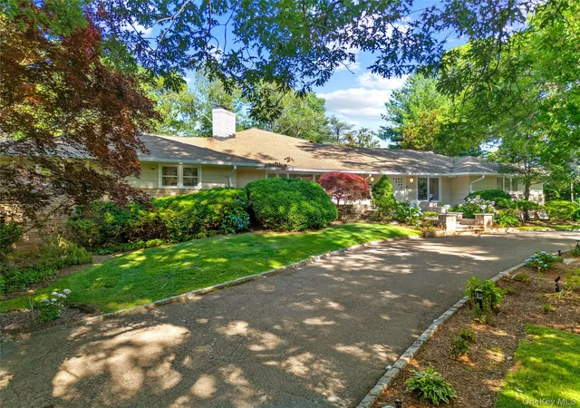 Photo 3 of Single family home for sale at 249 Glen Cvs Rd, North Hempstead, NY 11568 | MLS# 1016084 | Listing updated on 2026-09-06