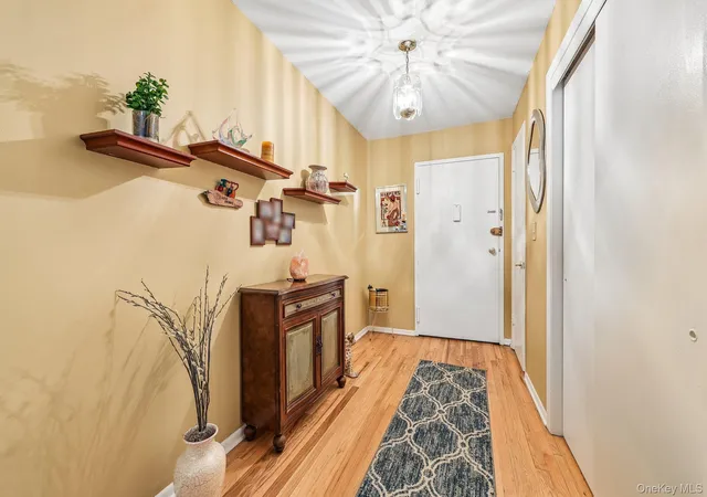 Homes for sale in Orangetown, NY | 3 W Lawrence Park Dr #3, Orangetown, NY 10968 | MLS# 1016088