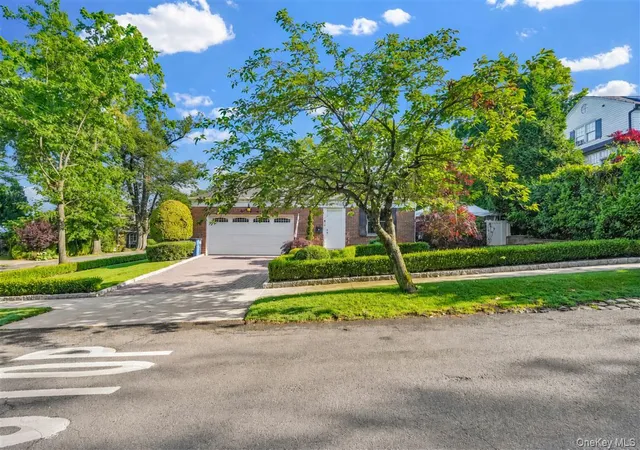 2nd image of 105 Park Ln, Little Neck, NY 11363 | MLS# 1016111