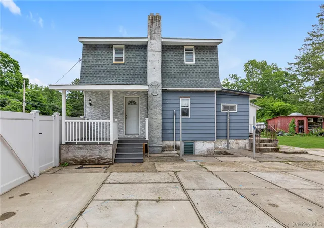 3rd image of 15 Saint Johns Pl, West Babylon, NY 11704 | MLS# 1016115
