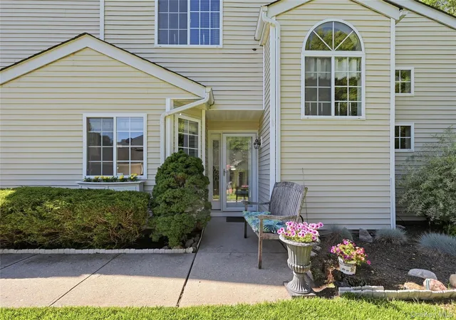 2nd image of 129 Farm House Ct #129, Brookhaven, NY 11949 | MLS# 1016125