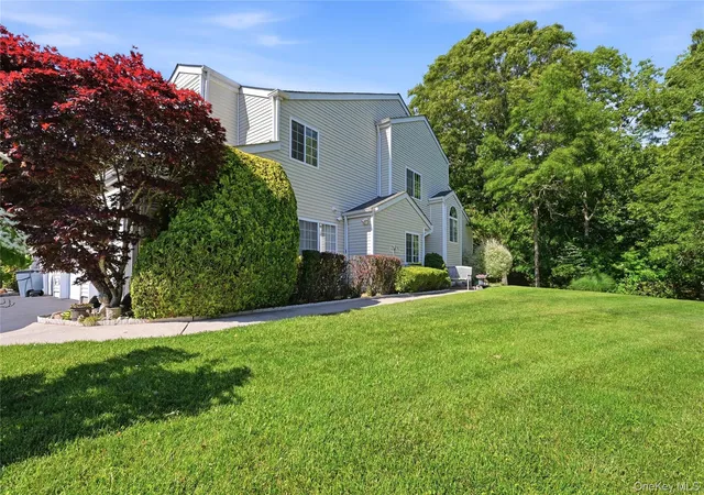 5th image of 129 Farm House Ct, Brookhaven, NY 11949