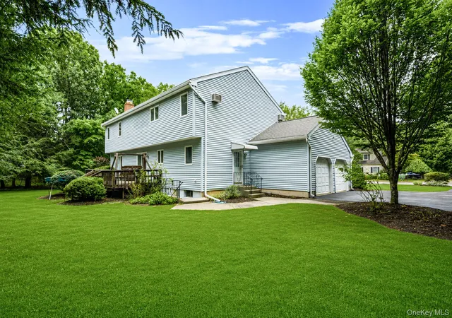Photo 3 of Sale Pending at 3 Liberty Ln, Miller Place, NY 11764 | MLS# 1016132 | Listing updated on 2026-07-15