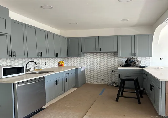 3rd image of 55 Brookdale Dr, Yonkers, NY 10710 | MLS# 1016140