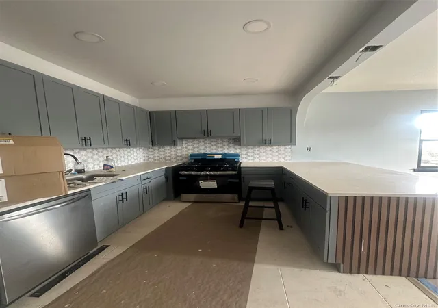 Photo 3 of Single family home for sale at 55 Brookdale Dr, Yonkers, NY 10710 | MLS# 1016140 | Listing updated on 2026-10-23