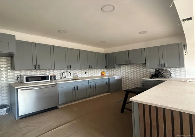 4th image of 55 Brookdale Dr, Yonkers, NY 10710 | MLS# 1016140