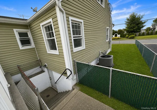 25th image of 541 N Indiana Ave, Babylon, NY 11757 | MLS# 1016149