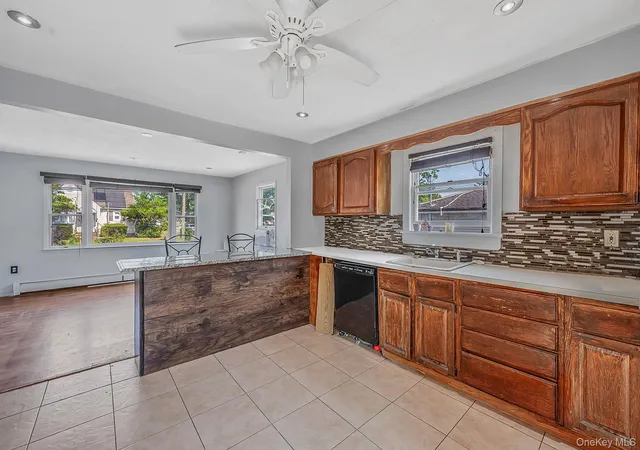 Photo 4 of Sale Pending at 14 Sylvan St, Bay Shore, NY 11706 | MLS# 1016162 | Listing updated on 2026-08-11