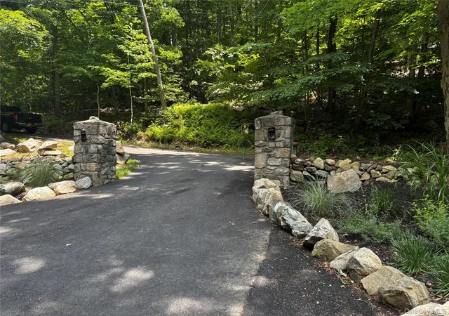 2nd image of 560 Oscawana Lake Rd, Putnam Valley, NY 10579 | MLS# 1016169