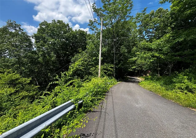 5th image of 560 Oscawana Lake Rd, Putnam Valley, NY 10579 | MLS# 1016169
