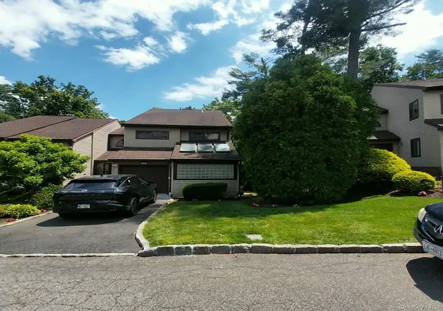 1st image of 12 The Glen Ln #12, Oyster Bay, NY 11545 | MLS# 1016195