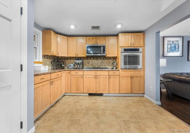 5th image of 35 Washington Heights St, Selden, NY 11784 | MLS# 1016214