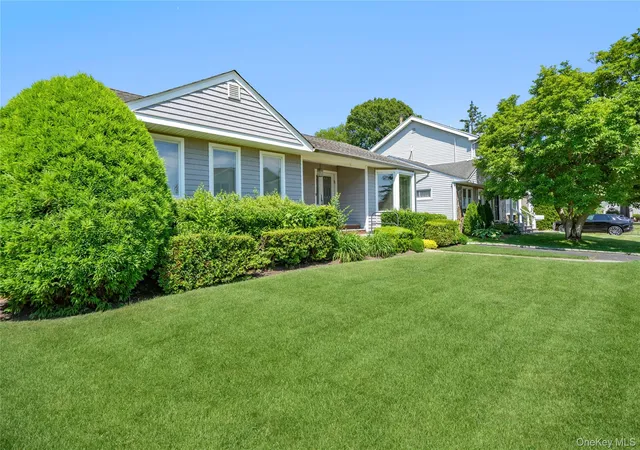 Photo 23 of Sale Pending at 678 Carlyle Ave, Franklin Square, NY 11010 | MLS# 1016215 | Listing updated on 2026-07-08