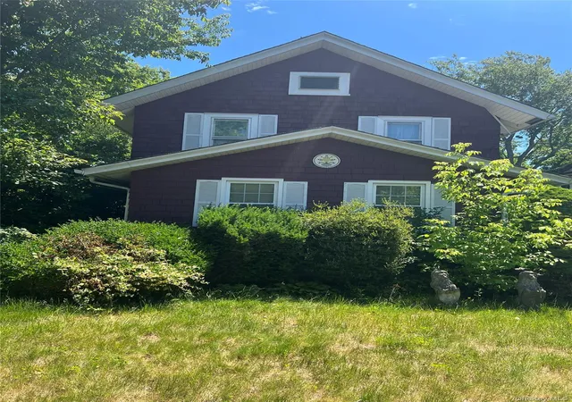 1st image of 27 Wellington Pl, Babylon, NY 11701 | MLS# 1016251