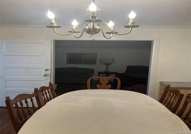 4th image of 27 Wellington Pl, Babylon, NY 11701 | MLS# 1016251