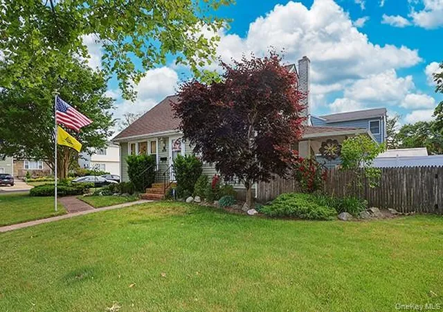 Photo 3 of Single family home for sale at 100 Laux Pl, Hempstead, NY 11710 | MLS# 1016254 | Listing updated on 2026-08-02