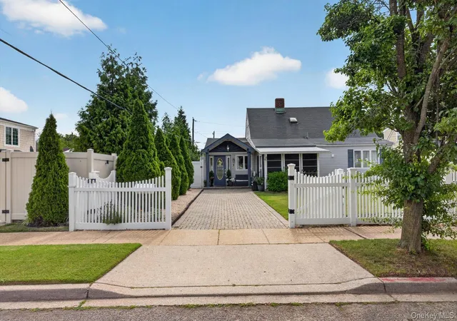 Photo 3 of Sale Pending at 5 Long Ln, Hempstead, NY 11756 | MLS# 1016310 | Listing updated on 2026-08-27