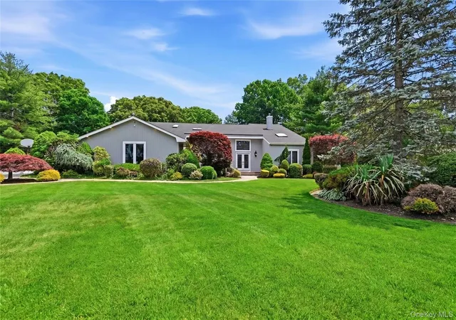 Homes for sale in Huntington, NY | 4 Laurelwood Ct, Huntington, NY 11746 | MLS# 1016328