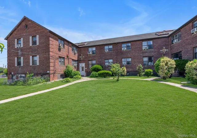 Homes for sale in New York, NY | 20106 Rocky Hill Rd #6G2, New York, NY 11361 | MLS# 1016342