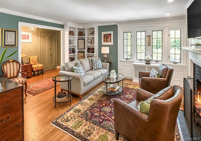 4th image of 17 Beechtree Ln, Eastchester, NY 10709