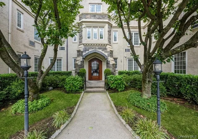 Listing Photo 3 - Condo for sale in building located at 1 Rivermere, Eastchester, NY 10709 - Unit #2G