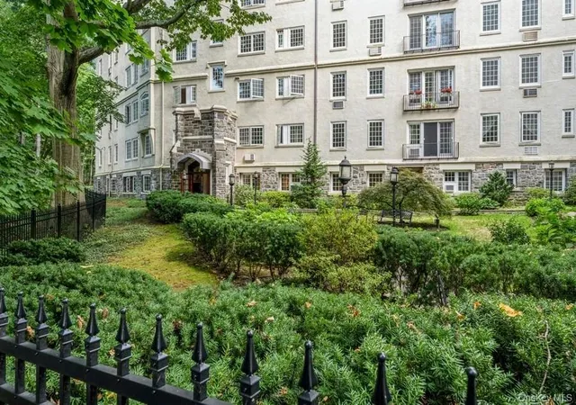 Listing Photo 4 - Condo for sale in building located at 1 Rivermere, Eastchester, NY 10709 - Unit #2G