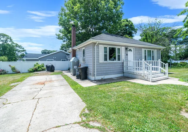 4th image of 14 Pinelawn Ave, Farmingville, NY 11738 | MLS# 1016357