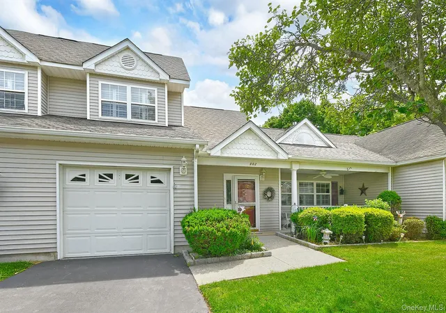 2nd image of 102 Winged Foot Wy, Riverhead, NY 11901 | MLS# 1016365