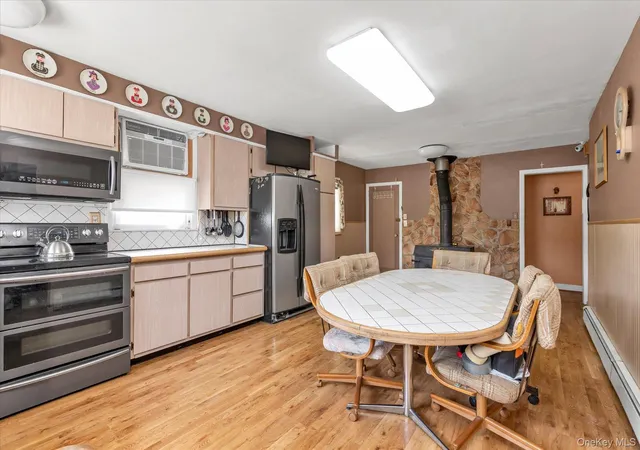 Photo 3 of Single family home for sale at 20 Francine Dr N, Massapequa, NY 11758 | MLS# 1016384 | Listing updated on 2026-10-09