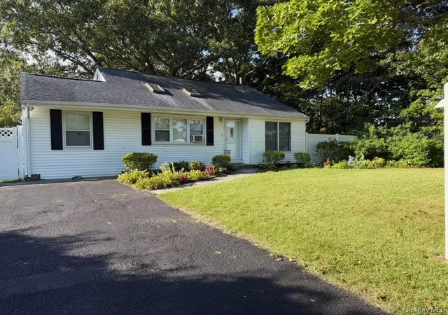 Photo 2 of Single family home for sale at 7 Squires Ave, Brookhaven, NY 11776 | MLS# 1016408 | Listing updated on 2026-09-02