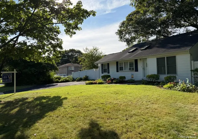 Photo 3 of Single family home for sale at 7 Squires Ave, Brookhaven, NY 11776 | MLS# 1016408 | Listing updated on 2026-09-02