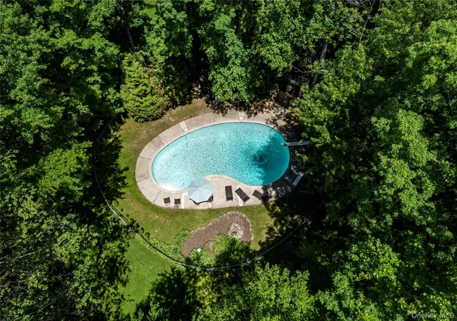 Photo 3 of Mansion for sale at 164 S Mountain Rd, New City, NY 10956 | MLS# 1016409 | Listing updated on 2026-10-20