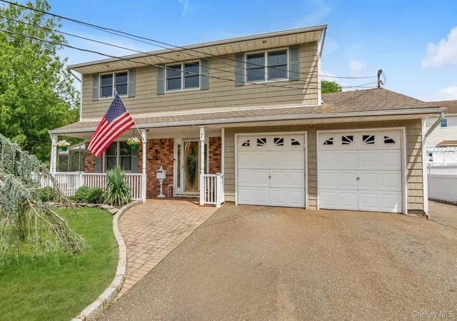 1st image of 7 Freedom Ct, Babylon, NY 11702 | MLS# 1016410